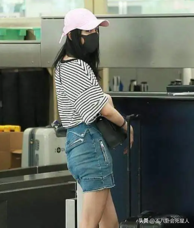 趙麗穎的副乳，楊冪的扁屁股，鞠婧祎的腿，女明星的身材也很真實