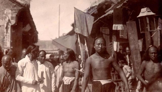 日軍獸行： 當(dāng)著男人的面玷污了女兒，臨走還殘忍割下妻子乳房