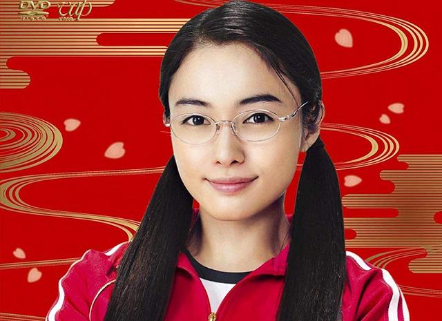 盤點(diǎn)日本最美的10位女星，她們戴上眼鏡魅力四射，哪個(gè)是你的女神