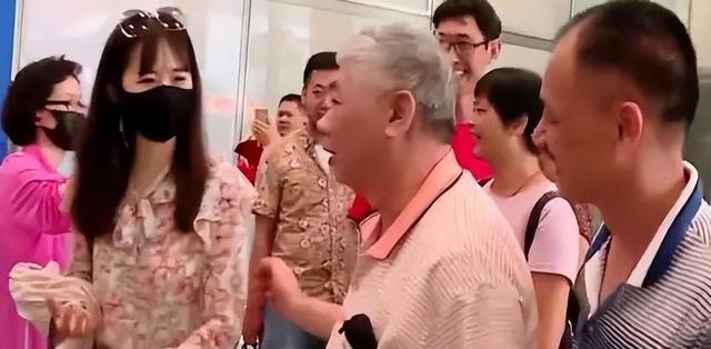 臺灣美女替爺爺回大陸尋根，誰料找到老家時，發(fā)現(xiàn)爺爺已成獨苗