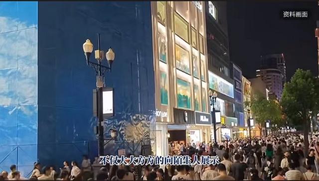 辣眼睛事件！美女全裸逛街視頻曝光，網(wǎng)友熱議：真相不敢相信！