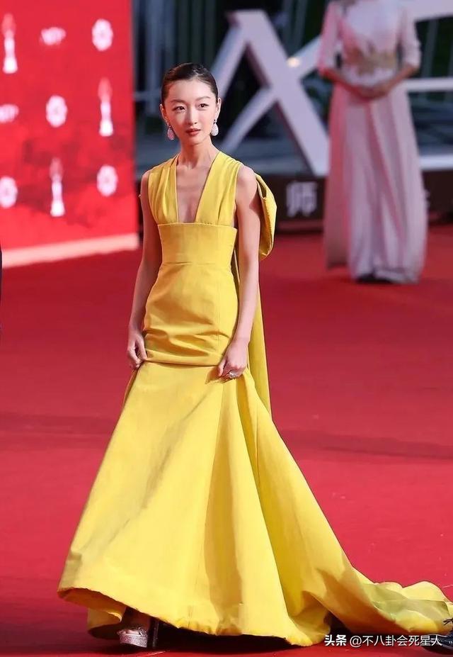 趙麗穎的副乳，楊冪的扁屁股，鞠婧祎的腿，女明星的身材也很真實