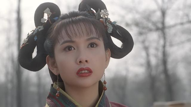 三張裸背照片性感迷人，王晶對(duì)她十分迷戀，成就香港情色電影巔峰