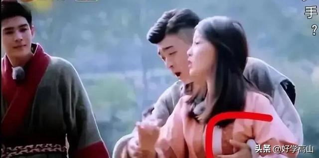 強(qiáng)吻、摸胸、掀裙底，這些男星究竟是真敬業(yè)，還是借機(jī)揩油？