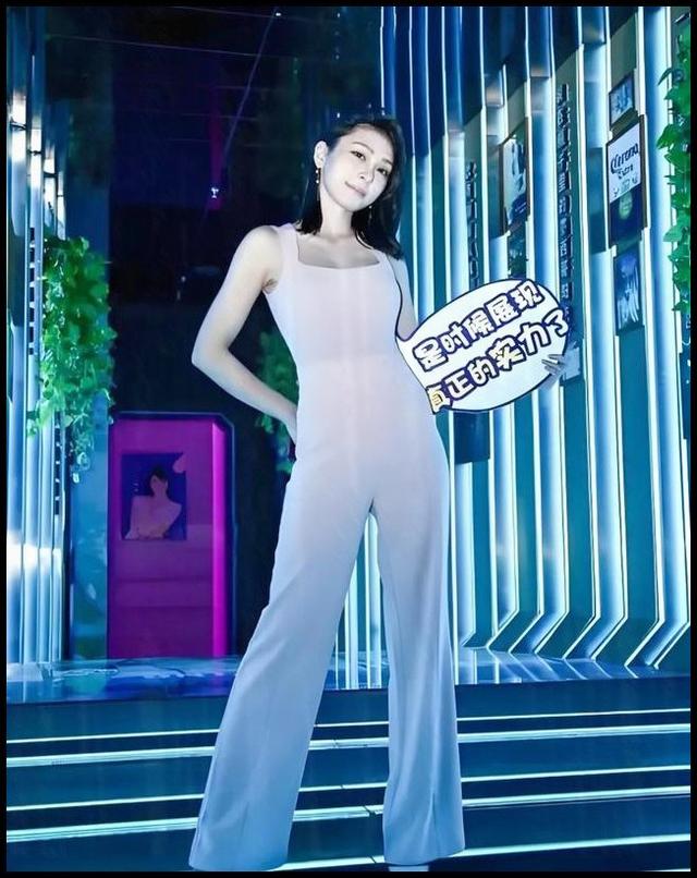 日本美女花琉莉:時尚與才華并存的魅力女性