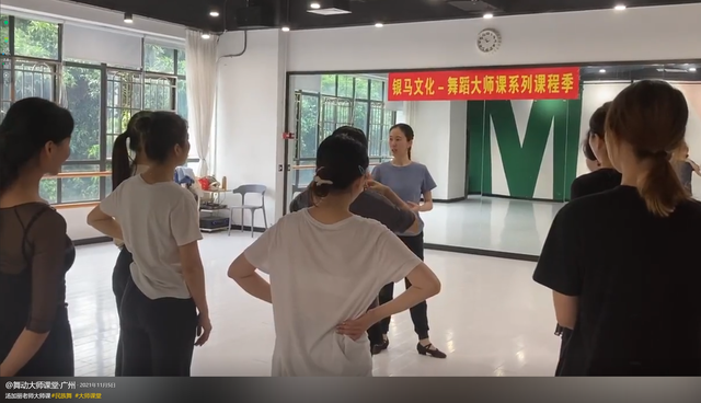 中國初代裸模湯加麗：被父親嫌棄，和丈夫離婚，今48歲成單親媽媽