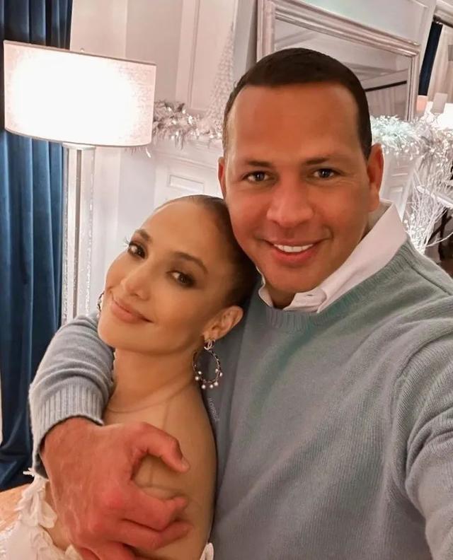 Jennifer Lopez 全裸拍新歌封面，這身材51歲？