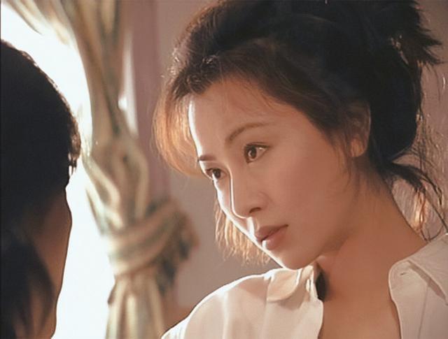 “短發(fā)女神”袁潔瑩的香艷情史，和她的出道經(jīng)歷
