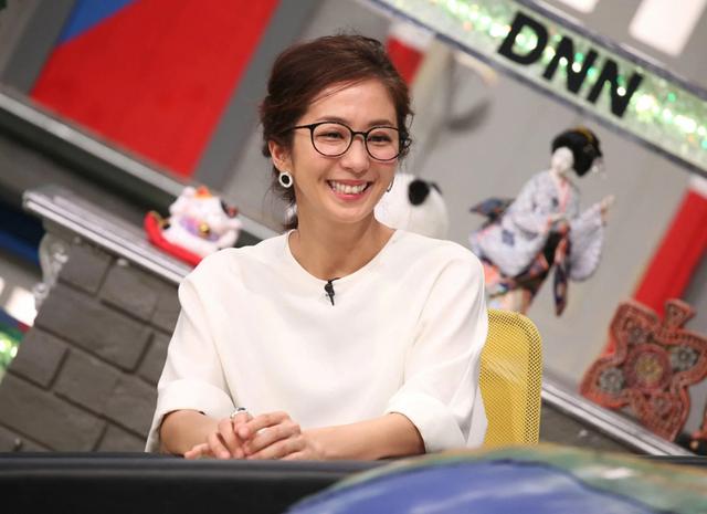 盤點(diǎn)日本最美的10位女星，她們戴上眼鏡魅力四射，哪個(gè)是你的女神