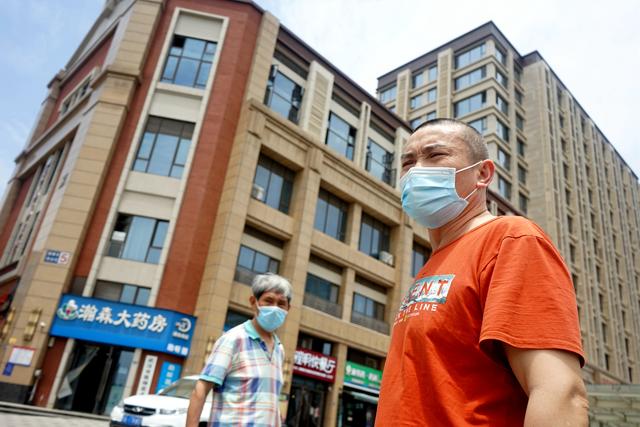 16歲美少女突發(fā)重病變丑仍樂觀，病床上放聲高歌，安慰爸爸不要哭