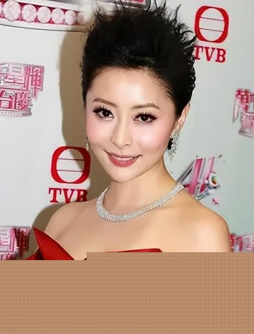 明明長得風(fēng)情萬種，卻演土掉渣的“丑女”，這5位女星誰更辣眼睛