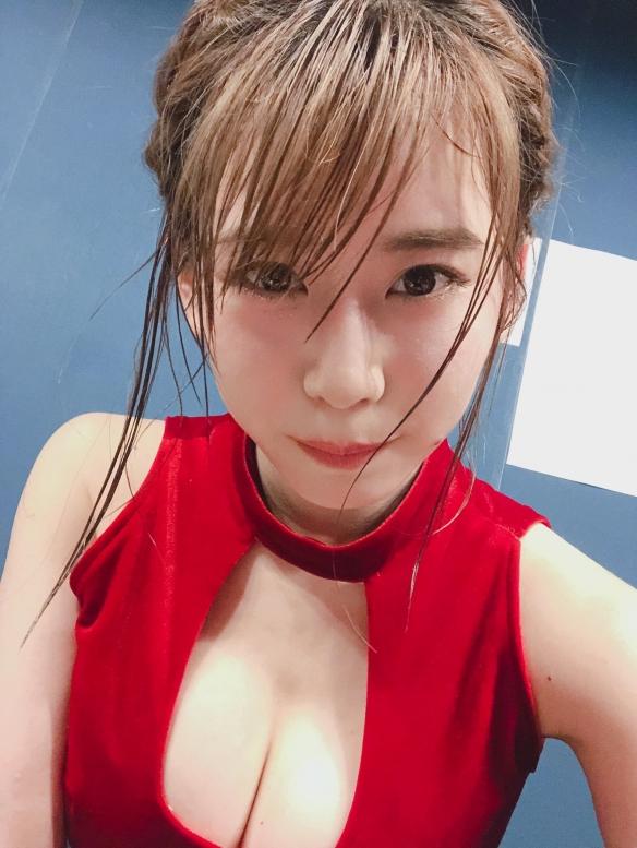 豐滿車燈奪人眼球！日本正妹偶像 奧津マリリ 美照賞