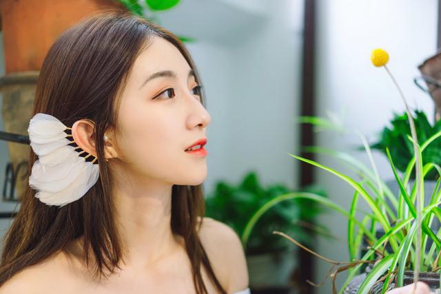 女神妹妹光著腳丫拍寫真，網(wǎng)友：我戀愛了