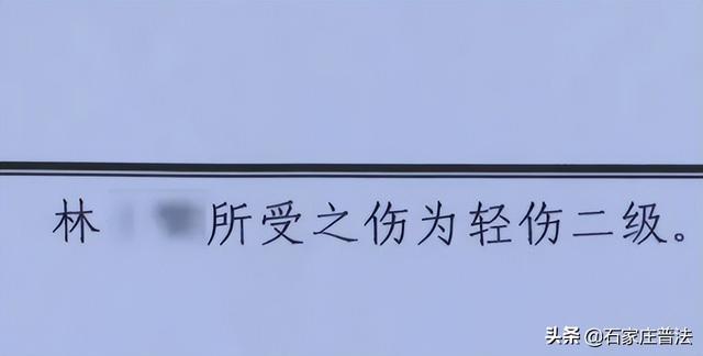 江蘇女老板用鐵棒暴打親生女兒被拘捕，稱其30歲還沒嫁人