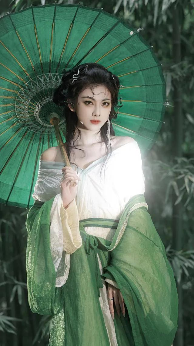美女王伊瑤