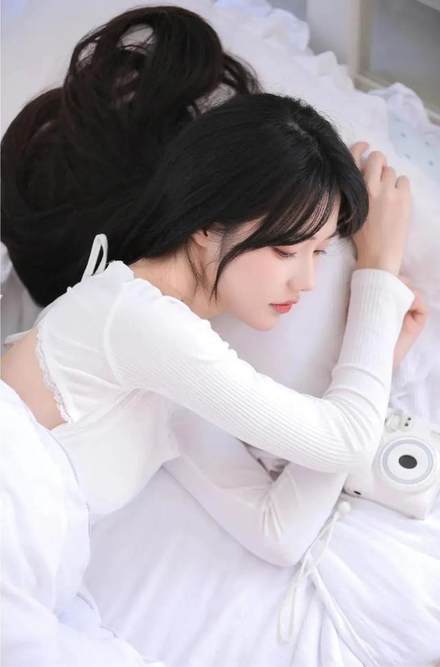 美女寫真：純欲，牛奶肌少女～