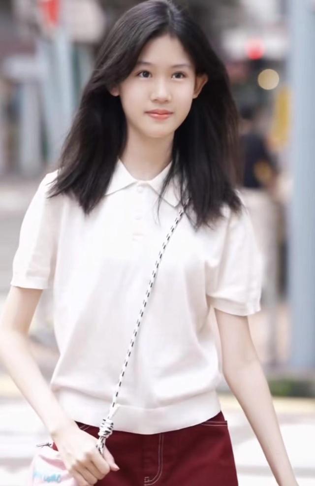 陸毅女兒貝爾近照驚艷，腿又長又細(xì)，身高直逼180cm