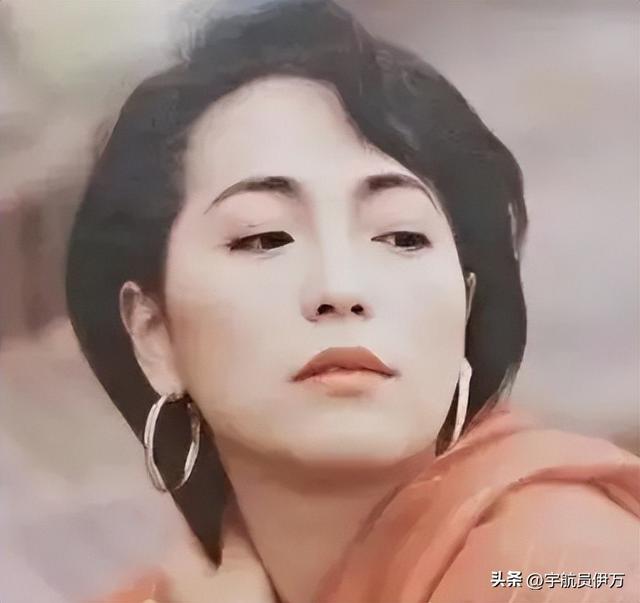 明明長得風(fēng)情萬種，卻演土掉渣的“丑女”，這5位女星誰更辣眼睛
