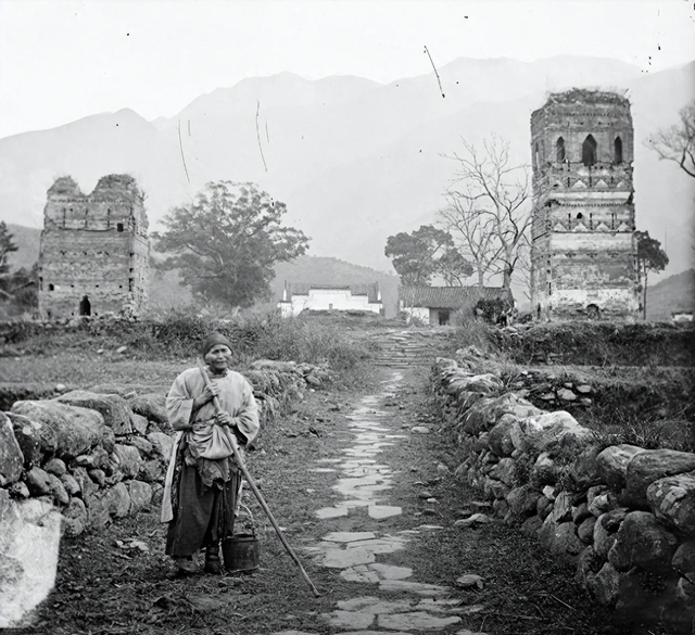 日軍獸行照片：當(dāng)著父親的面玷污他女兒，臨走還殘忍割下妻子乳房
