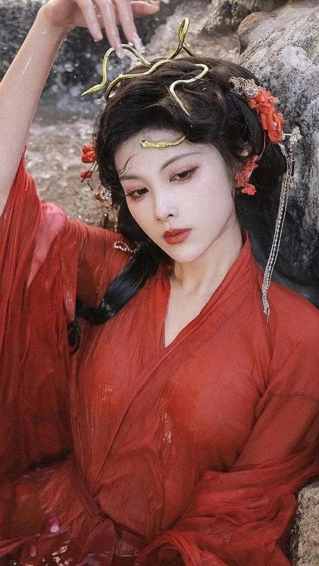 美女王伊瑤