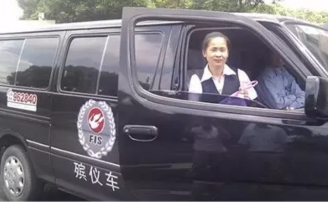 2005年，美女死刑犯畢麗梅被槍決，意外蘇醒后，家屬哀求饒她一命