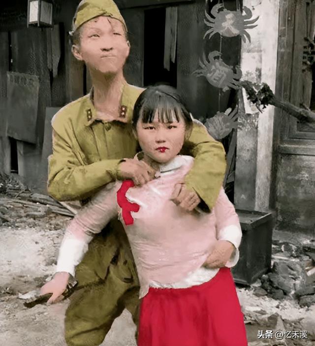 牛角胸罩，誘惑式舔刀尖，這些顛覆三觀的鏡頭，看完讓人一言難盡
