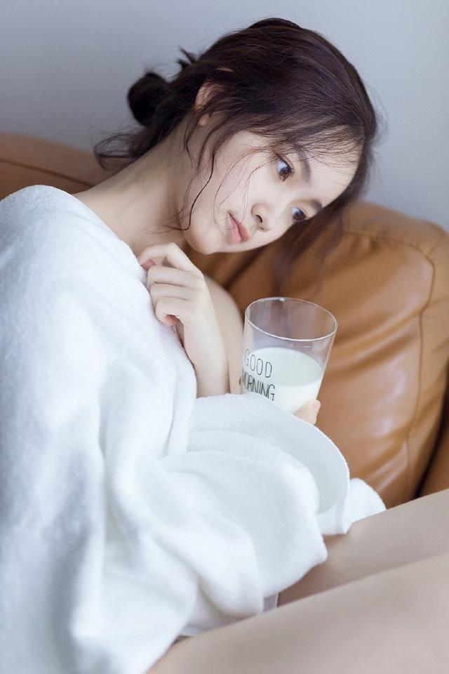 90后清純模特早晨性感私房照