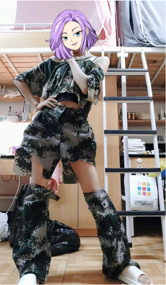 軍裝變“日式制服短裙”，女大學生的爆改讓網(wǎng)友炸鍋：不懂尊重！