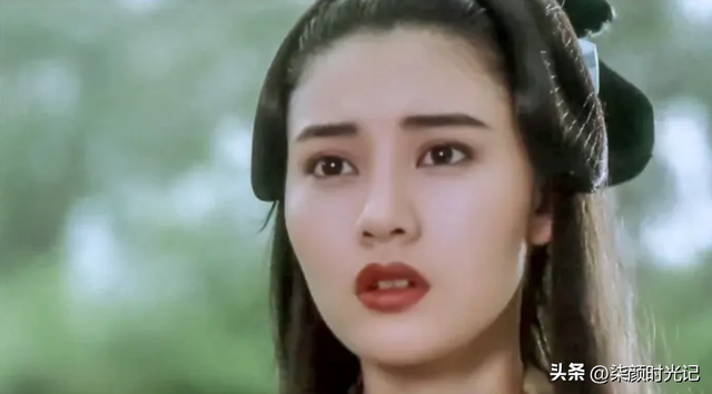 李嘉欣海邊熱褲露臀照，53歲秀性感好身材，網(wǎng)友：這身材，絕了！