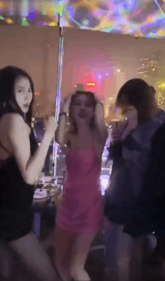 關(guān)曉彤生日蹦迪，穿性感超短裙大秀身材，滿屏都是大長腿啊