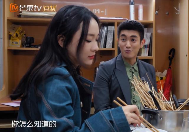 霍思燕一脫成名，現(xiàn)場揉捏杜江的翹臀，曾和黃奕大打口水戰(zhàn)