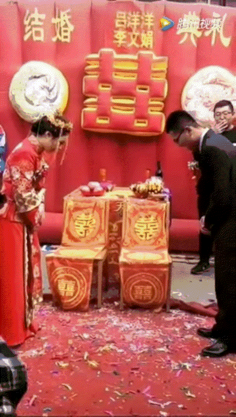 周冬雨脫了！上半身全裸“手也不遮”，破尺度大片引熱議