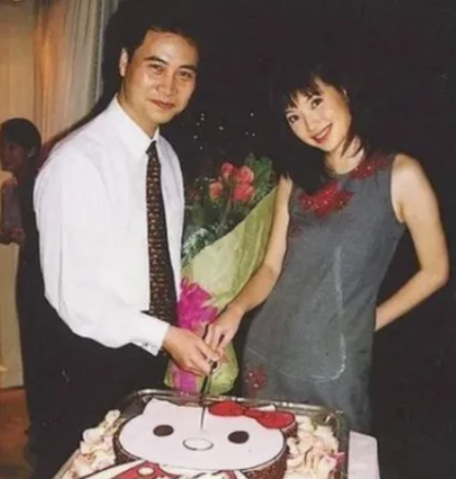 葉璇“變臉”？6位港風(fēng)女神容顏大改：有的圓臉變尖臉，有的臉僵