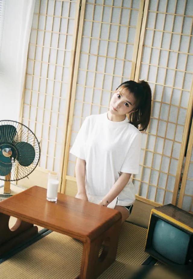田曦薇 “童顏巨乳”，高中時期的照片曝光！