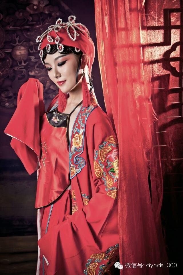 性感另類的古裝肚兜美女