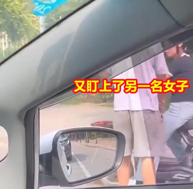 變態(tài)！女子逛街被要求脫下絲襪，網(wǎng)友：受害者不止女性！