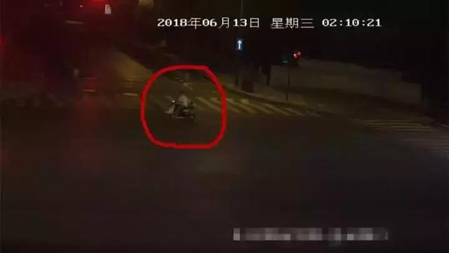 凌晨2點(diǎn)，年輕美女獨(dú)自下班回家路上，背后一雙手捂住她的嘴……