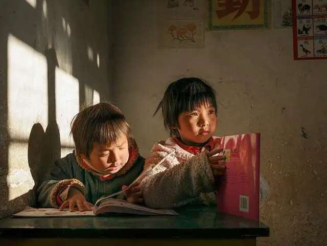 2005年，美女死刑犯畢麗梅被槍決，意外蘇醒后，家屬哀求饒她一命