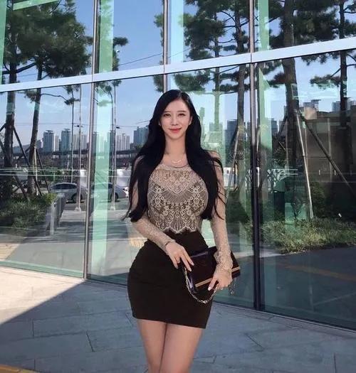 韓國九頭身美女，D罩杯加蜂腰翹臀大長腿，被稱為“真人版女帝”