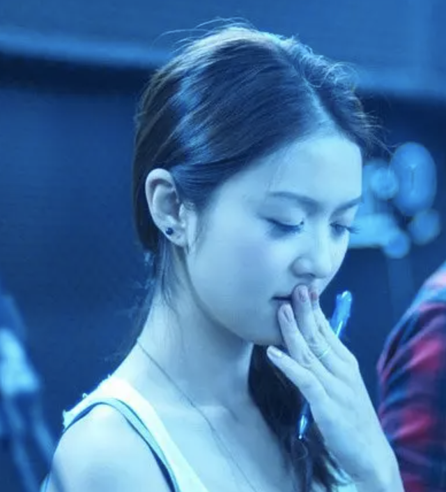葉璇“變臉”？6位港風(fēng)女神容顏大改：有的圓臉變尖臉，有的臉僵
