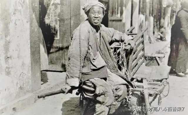 日軍獸行照片：當(dāng)著父親的面玷污他女兒，臨走還殘忍割下妻子乳房