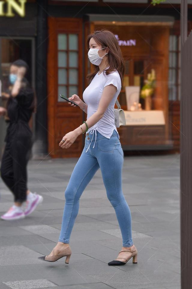 街拍夏季性感清涼美女風(fēng)韻少婦風(fēng)韻精致白皙大長腿美女壁紙少女