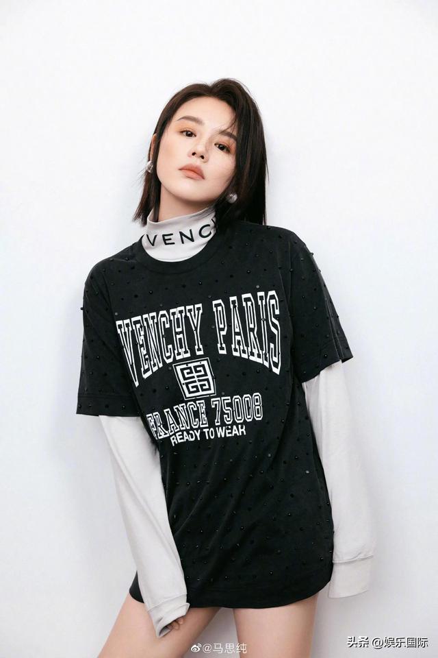 馬思純曬個(gè)性美照 踩長靴露美腿表情好傲嬌