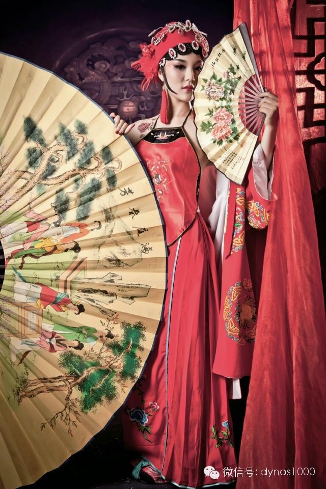 性感另類的古裝肚兜美女