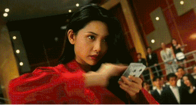 三張裸背照片性感迷人，王晶對(duì)她十分迷戀，成就香港情色電影巔峰