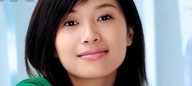 抽煙成癮的六位女明星，個個都是老煙民，劉亦菲14歲就會抽煙了