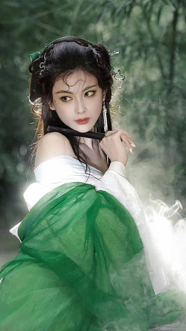 美女王伊瑤