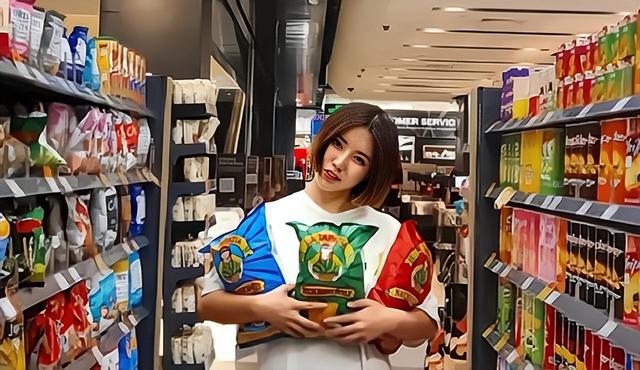 花費(fèi)上千萬，挑戰(zhàn)極限運(yùn)動(dòng)，24歲翼裝飛行女神魂斷天門山，值得嗎