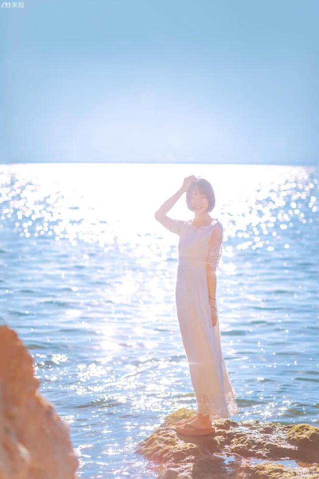 洱海邊的白裙蕾絲少女，被網(wǎng)友譽為清純女神