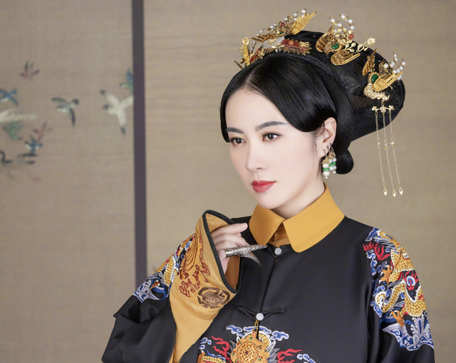 葉璇“變臉”？6位港風(fēng)女神容顏大改：有的圓臉變尖臉，有的臉僵